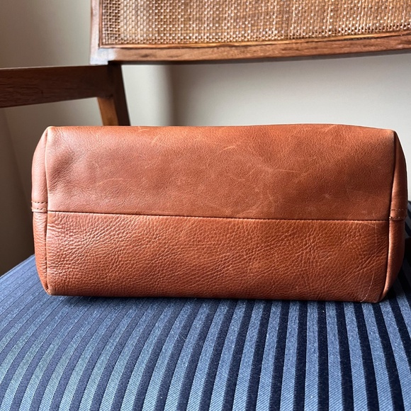 Madewell Medium Transport Tote in English Saddle - Picture 4 of 9